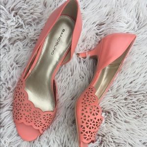 8.5 peach lace-cut Bandolino shoes